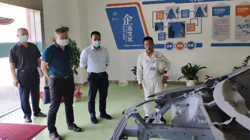 市工信局副局长黄星耀带队到黄埔区、增城区开展暖企服务_副本.jpg