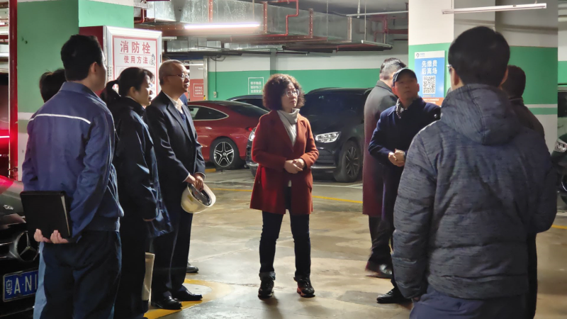 2.28市工信局副书记欧鸽带队开展电动汽车充电设施安全生产检查_副本.jpg