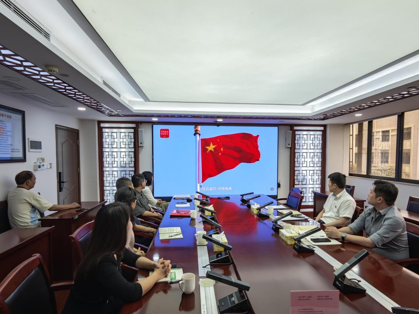 6.3市工信局办公室党支部组织开展中央八项规定精神学习教育专题学习.png